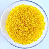 Craftworkz size 10/0 approx. 2mm glass seed beads in transparent yellow. Available in over 30 colours.