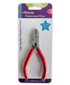 Jewellery pliers cutting by Craftworkz